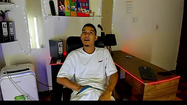 Snapshot of xxKamadevaxx chatting on November 25, 12:38 pm xxKamadevaxx online show from November 25, 12:38 pm