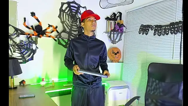 Snapshot of xxKamadevaxx chatting on October 12, 1:23 pm xxKamadevaxx online show from October 12, 1:23 pm