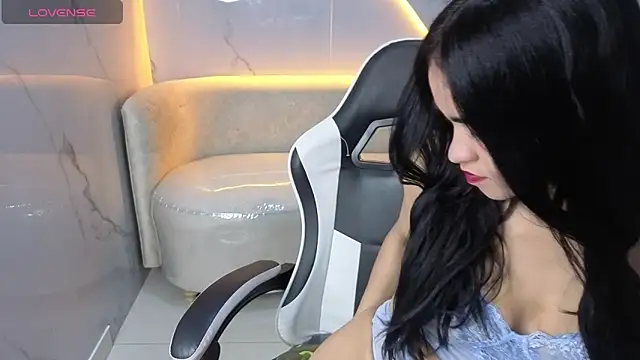 Maia Tx online show from November 11, 1:06 pm