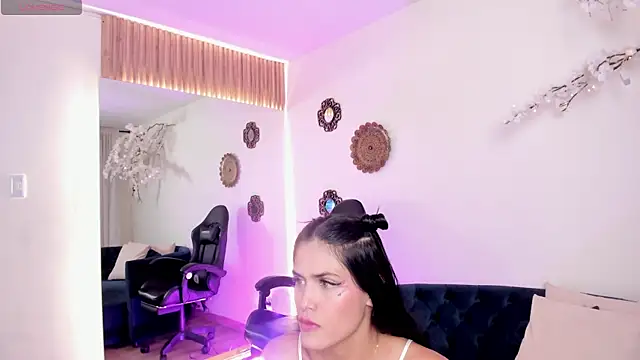 Isa Rouse   online show from September 26, 3:02 am