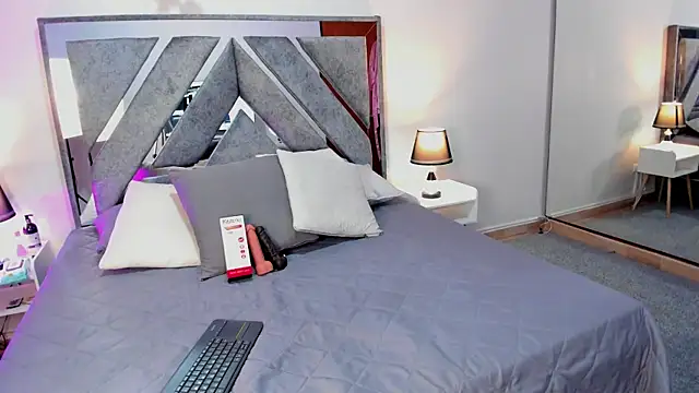 Isa Rouse   online show from October 30, 2:10 am