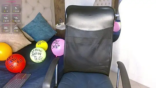 daphne walton online show from November 20, 11:00 am