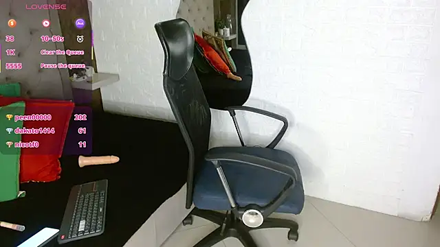 daphne walton online show from November 28, 11:05 pm