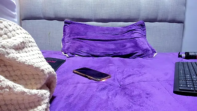 Snapshot of Shantal__G chatting on November 8, 8:51 am Shantal G online show from November 8, 8:51 am