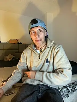 NaytonFreeman online show from October 15, 11:46 pm