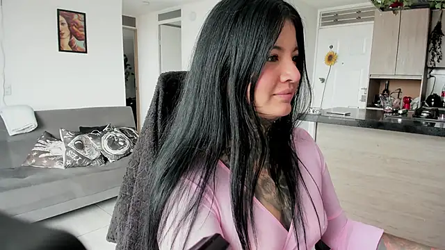 Unatatuada online show from April 13, 8:35 pm