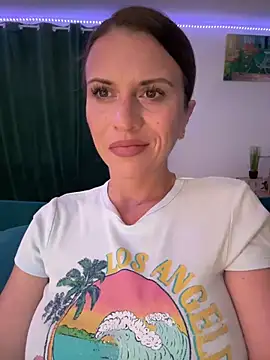 Snapshot of ScarlettNoirr chatting on June 19, 8:25 pm ScarlettNoirr online show from June 19, 8:25 pm