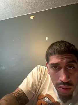 Snapshot of busnfatnutsLildee chatting on November 4, 1:20 am busnfatnutsLildee online show from November 4, 1:20 am