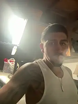 Snapshot of busnfatnutsLildee chatting on February 5, 3:57 am busnfatnutsLildee online show from February 5, 3:57 am