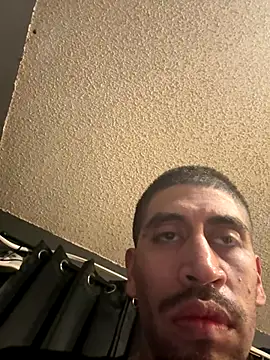 Snapshot of busnfatnutsLildee chatting on December 15, 4:18 am busnfatnutsLildee online show from December 15, 4:18 am