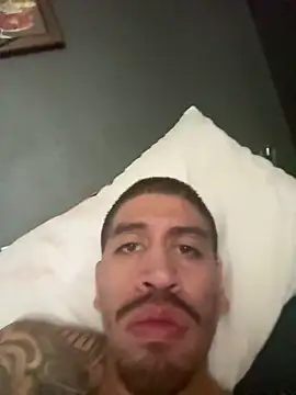 Snapshot of busnfatnutsLildee chatting on December 17, 6:13 pm busnfatnutsLildee online show from December 17, 6:13 pm