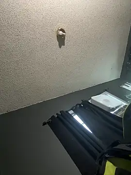 Snapshot of busnfatnutsLildee chatting on October 31, 12:51 am busnfatnutsLildee online show from October 31, 12:51 am