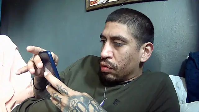 Snapshot of busnfatnutsLildee chatting on December 21, 7:59 pm busnfatnutsLildee online show from December 21, 7:59 pm