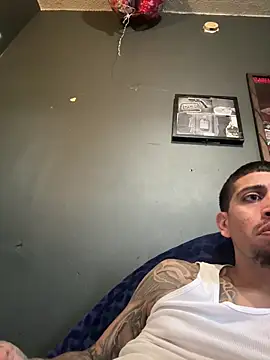 Snapshot of busnfatnutsLildee chatting on February 17, 9:34 pm busnfatnutsLildee online show from February 17, 9:34 pm