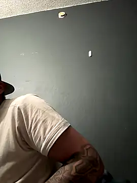 Snapshot of busnfatnutsLildee chatting on November 9, 10:58 pm busnfatnutsLildee online show from November 9, 10:58 pm