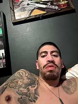 Snapshot of busnfatnutsLildee chatting on December 23, 9:41 am busnfatnutsLildee online show from December 23, 9:41 am