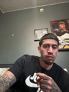 Snapshot of busnfatnutsLildee chatting on February 10, 12:53 am busnfatnutsLildee online show from February 10, 12:53 am