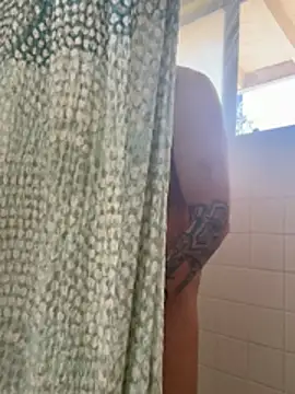 Snapshot of busnfatnutsLildee chatting on February 2, 7:46 pm busnfatnutsLildee online show from February 2, 7:46 pm