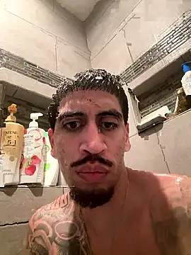 Snapshot of busnfatnutsLildee chatting on January 13, 5:28 pm busnfatnutsLildee online show from January 13, 5:28 pm