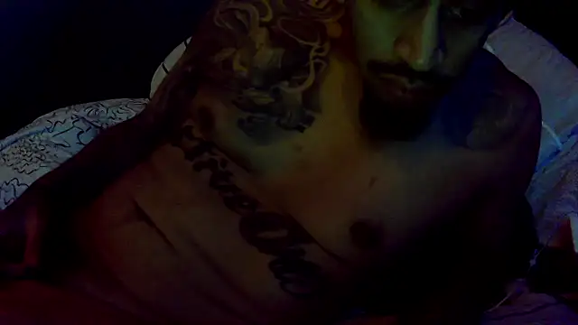 Snapshot of busnfatnutsLildee chatting on November 28, 3:56 pm busnfatnutsLildee online show from November 28, 3:56 pm