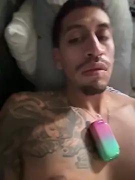 Snapshot of busnfatnutsLildee chatting on February 5, 11:22 pm busnfatnutsLildee online show from February 5, 11:22 pm