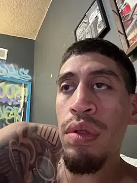 Snapshot of busnfatnutsLildee chatting on January 18, 5:44 am busnfatnutsLildee online show from January 18, 5:44 am