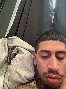 Snapshot of busnfatnutsLildee chatting on February 24, 9:26 pm busnfatnutsLildee online show from February 24, 9:26 pm