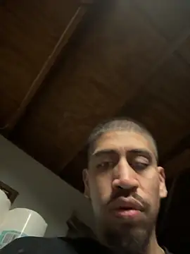 Snapshot of busnfatnutsLildee chatting on November 28, 3:50 am busnfatnutsLildee online show from November 28, 3:50 am