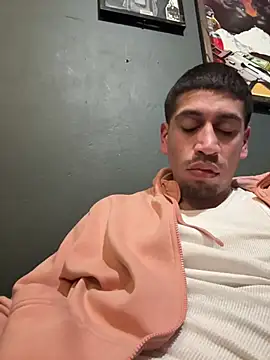 Snapshot of busnfatnutsLildee chatting on February 17, 8:22 am busnfatnutsLildee online show from February 17, 8:22 am