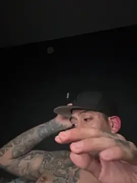 Snapshot of busnfatnutsLildee chatting on October 27, 12:28 pm busnfatnutsLildee online show from October 27, 12:28 pm