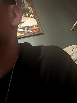 Snapshot of busnfatnutsLildee chatting on December 15, 10:04 pm busnfatnutsLildee online show from December 15, 10:04 pm