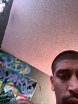 Snapshot of busnfatnutsLildee chatting on December 5, 2:21 am busnfatnutsLildee online show from December 5, 2:21 am