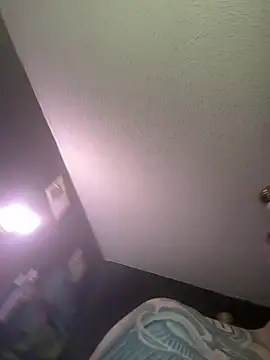 Snapshot of busnfatnutsLildee chatting on December 5, 8:28 pm busnfatnutsLildee online show from December 5, 8:28 pm