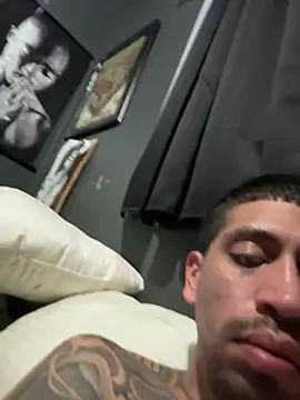 Snapshot of busnfatnutsLildee chatting on February 24, 3:40 am busnfatnutsLildee online show from February 24, 3:40 am