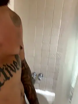 Snapshot of busnfatnutsLildee chatting on November 2, 1:43 am busnfatnutsLildee online show from November 2, 1:43 am