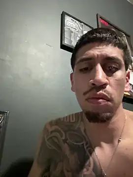 Snapshot of busnfatnutsLildee chatting on February 9, 2:42 am busnfatnutsLildee online show from February 9, 2:42 am