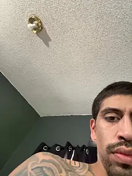 Snapshot of busnfatnutsLildee chatting on November 8, 10:13 pm busnfatnutsLildee online show from November 8, 10:13 pm