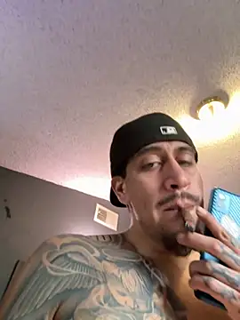 Snapshot of busnfatnutsLildee chatting on November 18, 7:17 pm busnfatnutsLildee online show from November 18, 7:17 pm