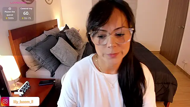 Snapshot of Lyliboomm chatting on November 22, 1:04 am Lyliboomm online show from November 22, 1:04 am