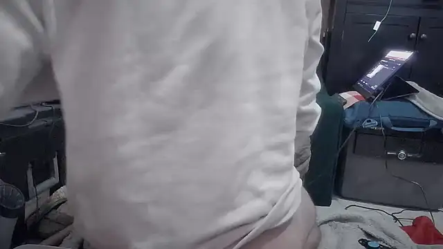 Snapshot of jasoncali305 chatting on January 17, 8:23 pm jasoncali305 online show from January 17, 8:23 pm