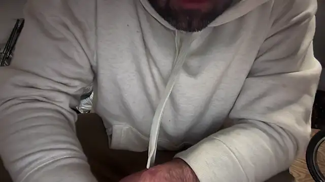 Snapshot of jasoncali305 chatting on January 17, 8:18 am jasoncali305 online show from January 17, 8:18 am