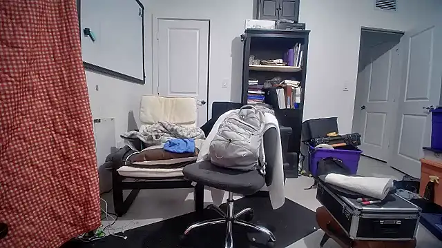 Snapshot of jasoncali305 chatting on November 20, 4:35 am jasoncali305 online show from November 20, 4:35 am