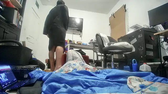 Snapshot of jasoncali305 chatting on November 25, 10:04 am jasoncali305 online show from November 25, 10:04 am