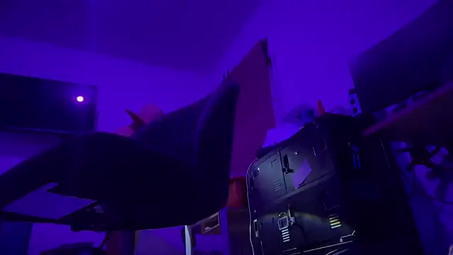 Snapshot of jasoncali305 chatting on December 3, 9:20 am jasoncali305 online show from December 3, 9:20 am