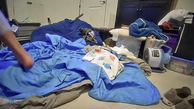 Snapshot of jasoncali305 chatting on November 29, 9:42 am jasoncali305 online show from November 29, 9:42 am