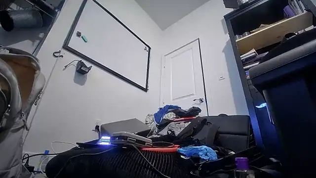 Snapshot of jasoncali305 chatting on November 13, 8:07 am jasoncali305 online show from November 13, 8:07 am