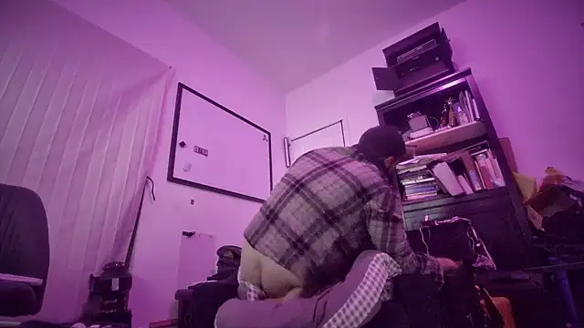 Snapshot of jasoncali305 chatting on January 6, 8:07 am jasoncali305 online show from January 6, 8:07 am