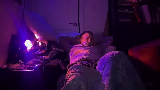 Snapshot of jasoncali305 chatting on February 24, 11:44 am jasoncali305 online show from February 24, 11:44 am