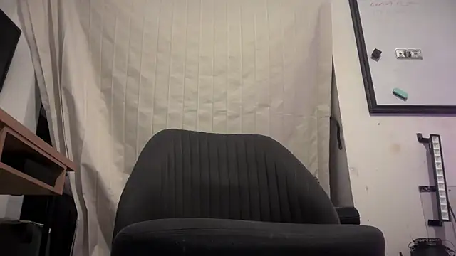 Snapshot of jasoncali305 chatting on February 14, 6:46 am jasoncali305 online show from February 14, 6:46 am