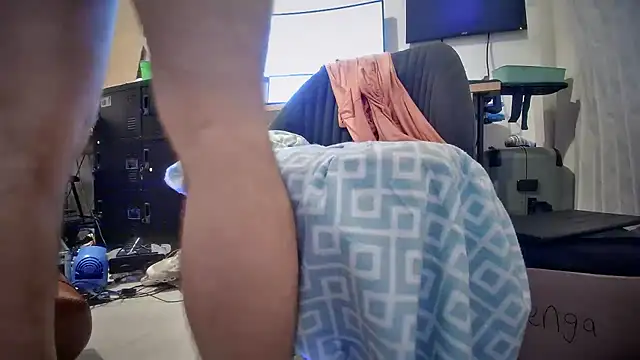 Snapshot of jasoncali305 chatting on February 2, 8:24 am jasoncali305 online show from February 2, 8:24 am